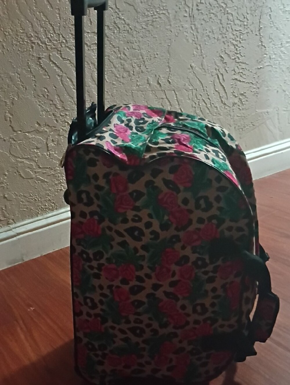 Betsey Johnson Leopard Rose Print Travel Bag in Pink, Green, Black - Picture 5 of 10